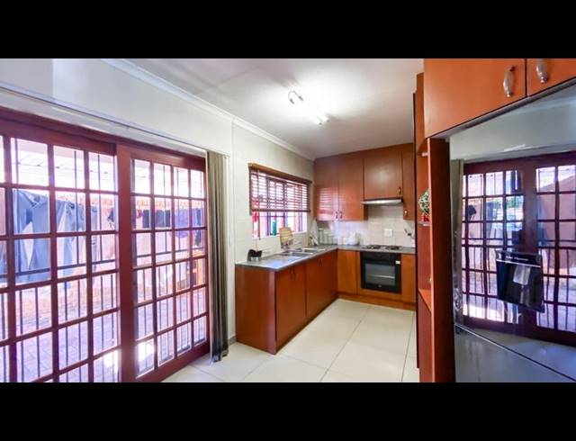 3 BEDROOM TOWNHOUSE FOR SALE IN NEWMARKET